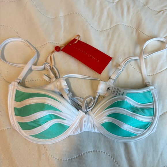 God Save Queens ALLURE SEYCHELLES TOP - Picture 2 of 2